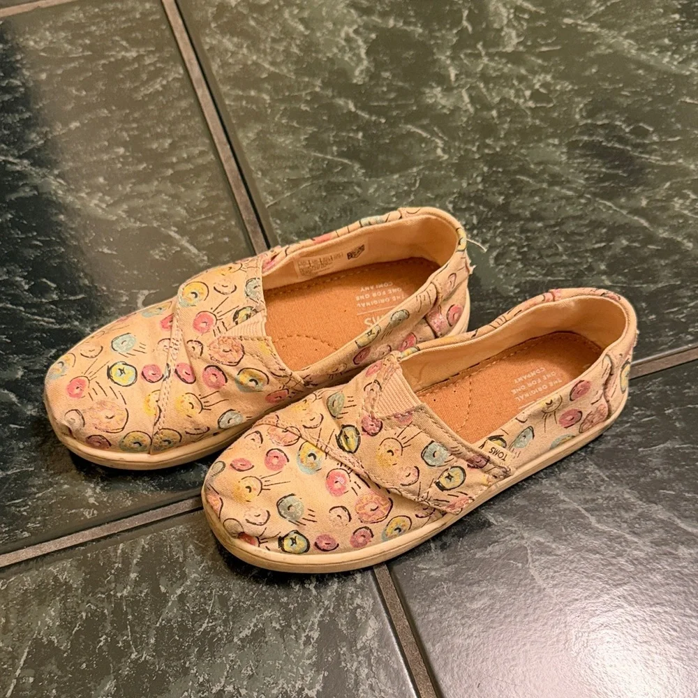 Toms soft pink
